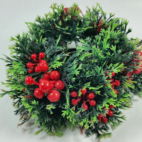 2 Plastic Christmas CANDLE HOLDERS Ring Wreath Berries Evergreen Greenery 5" - Picture 8 of 13